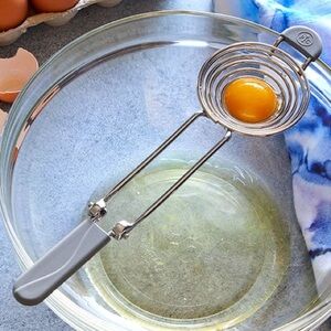 PAMPERED CHEF folding egg separated